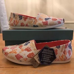 New with tags and box Toms size 8 White Coral Reef Print